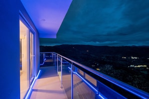 Leilighet, flere senger, balkong, fjellutsikt (Mar a Mar 09-04C) | Overnattingsstedets uteområder