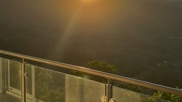 Apartment, Multiple Beds, Balcony, Mountain View (Mar a Mar 09-04C) | Property grounds