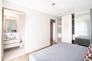 House, Multiple Beds, Balcony, Garden View (Torres del Mar 1202) | 2 bedrooms, individually decorated, individually furnished, bed sheets - Torres del Mar 1202 (Jacó)