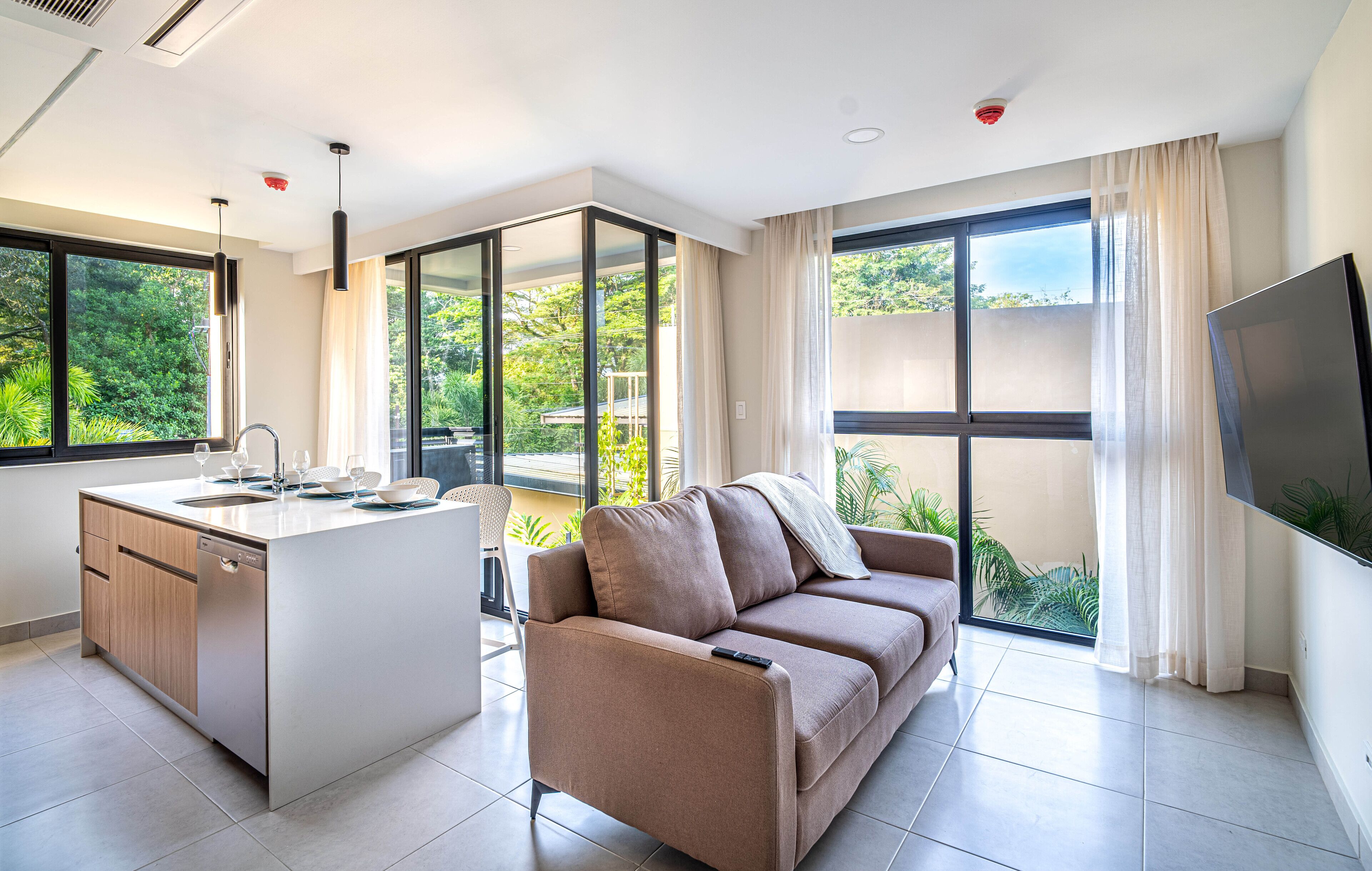 ハウス ベッド (複数台) バルコニー ガーデンビュー (Torres del Mar 1202) | リビング エリア