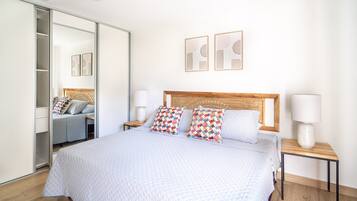 Talo, useita sänkyjä, parveke, näköala puutarhaan (Torres del Mar 1202) | 2 makuuhuonetta, yksilöllisesti sisustettu, yksilöllisesti kalustettu