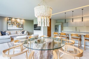 Living area - Luxurious 3 BD Haven: Spectacular Jungle Views (Tulum)