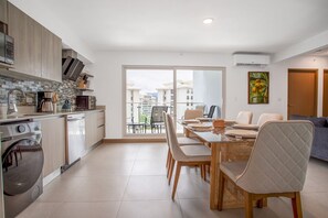 Apartment, Multiple Beds, Balcony, Mountain View (Viva Jaco Viva Jaco (10-03B)) | Dining - Viva Jaco Viva Jaco (Jacó)