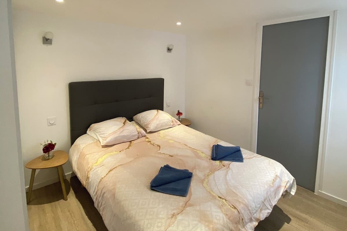 Classic Apartment, 1 Double Bed with Sofa bed, Kitchen, City View | Free WiFi