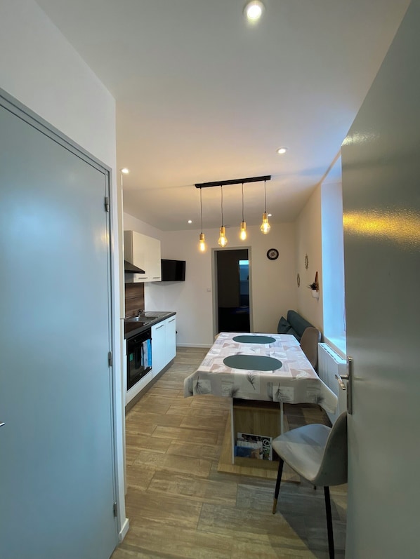 Classic Apartment, 1 Double Bed with Sofa bed, Kitchen, City View | Interior - Appartement calme à St Maixent l'Ecole (Saint-Maixent-l'École)