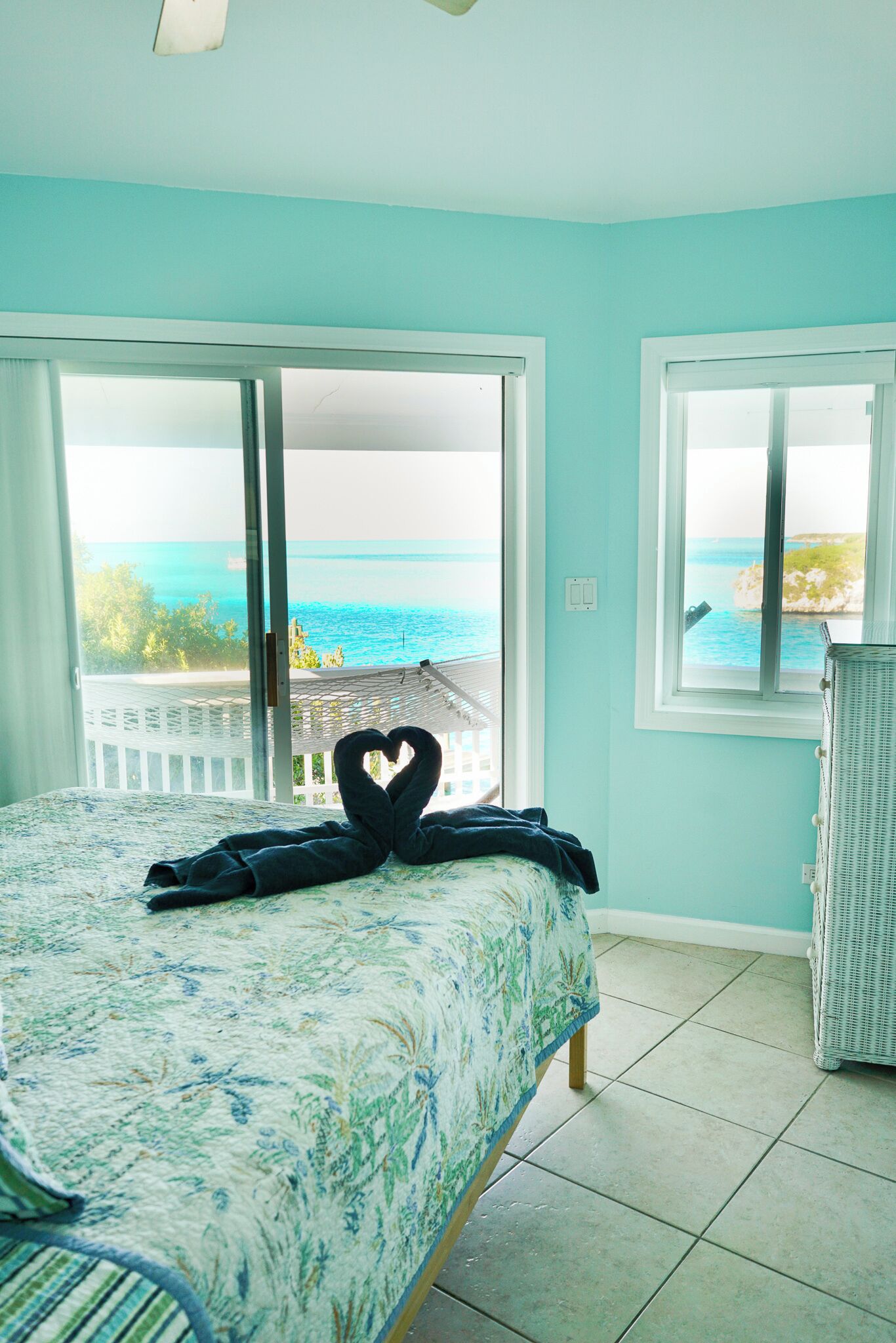 2 多间卧室、熨斗/熨衣板、上网接入、床单