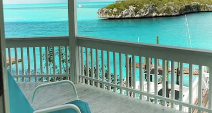 Serenity Cottage, 2 Bedrooms on the water on Staniel Cay