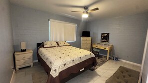 Room - Serene 2-bedroom house with AC in sunny Sun City (Sun City)