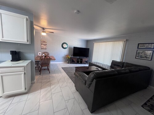 Serene 2-bedroom house with AC in sunny Sun City