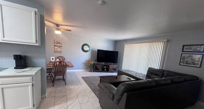 Serene 2-bedroom house with AC in sunny Sun City