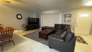 Living area - Serene 2-bedroom house with AC in sunny Sun City (Sun City)