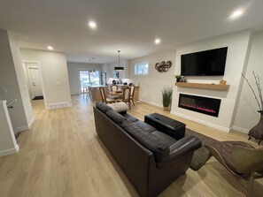 Living area - Eco-Home in Fort Saskatchewan (Fort Saskatchewan)