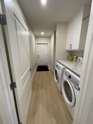 Interior - Eco-Home in Fort Saskatchewan (Fort Saskatchewan)