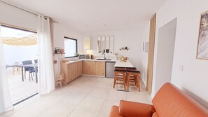 Interior - Algarve house with patio & terrace, 2 bedrooms, near beaches, fully renovated (Parchal)