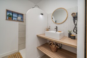 Shower, hair dryer, towels - Maison algarve, tout confort avec patio et terrasse, 2 chambres, près des plages (Parchal)