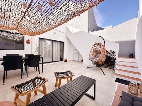 Restauration extérieure. Maison algarve, tout confort avec patio et terrasse, 2 chambres, près des plages