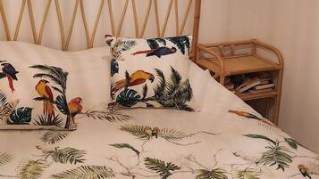 Iron/ironing board, free WiFi, bed sheets
