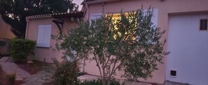 Exterior detail - House 90 m2 400 m from the beach and shops (Bretignolles-sur-Mer)