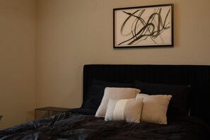 1 bedroom, WiFi, bed sheets - NEW Stylish Stay for Two (Atlanta)