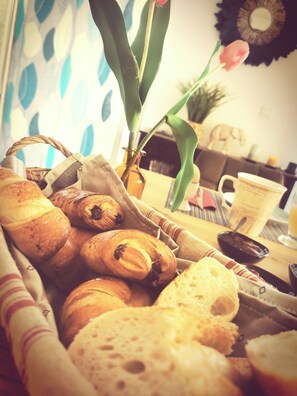 Free daily continental breakfast - La Grange de Cablanc (Monestier)