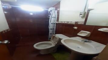 Asciugamani, sapone, carta igienica