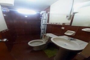 Toallas, jabón, papel de baño 