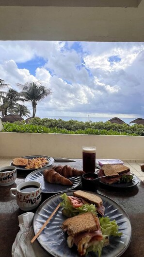 Blackout curtains, iron/ironing board, free WiFi - Beach Front Double Suite in Cancun (Cancún)