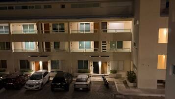 Cortinas blackout, tabla de planchar con plancha y wifi gratis