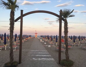 Outdoor banquet area - Residence Sandra three-room apartment Trilo for 6 persons (Rosolina Mare)