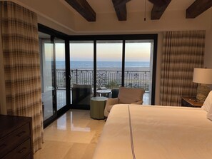 2 bedrooms, in-room safe, desk, iron/ironing board - Oceanfront Penthouse in Cabo San Lucas December 13-20, 2025 (Cabo San Lucas)