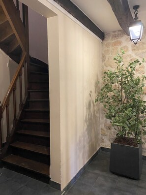 Interior - Sunny studio in the Marais, with an elevator: a cozy nest high above the city (Paris)