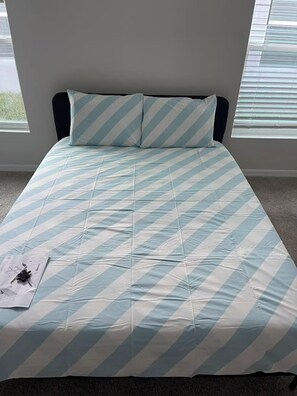 Bed sheets - 5-bedroom house in perfect Parrish with cool AC breeze (Parrish)