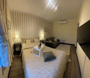 مكواة/لوح كي وخدمة الإنترنت وملاءات أسرّة