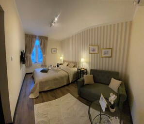 Fer et planche à repasser, accès Internet, draps fournis