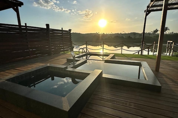 Family Chalet, Private Pool, River View | Wi-fi percuma, cadar katil