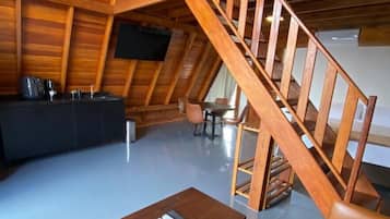 Familie-alpehytte, privat basseng, elveutsikt | Wi-fi (inkludert)