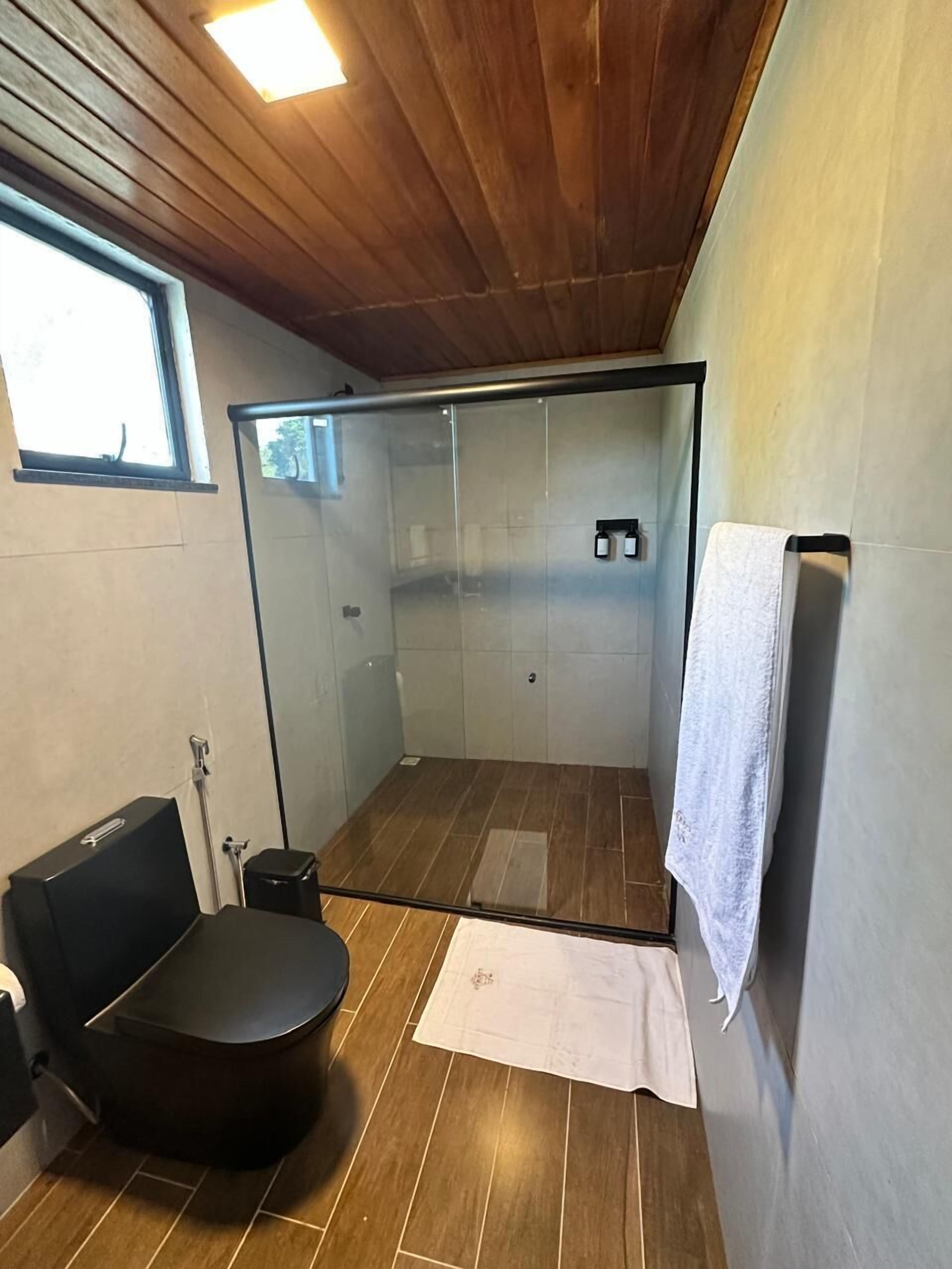 Family Chalet, Private Pool, River View | Bathroom