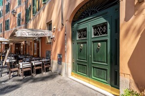 Outdoor dining - Zenaria Trastevere, Zen Design in Heart of Rome (Rome)