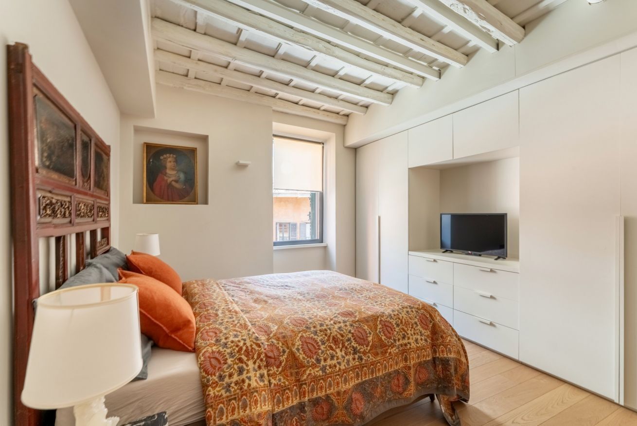 2 bedrooms, desk, iron/ironing board