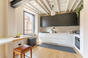 Fridge, microwave, oven, stovetop - Zenaria Trastevere, Zen Design in Heart of Rome (Rome)