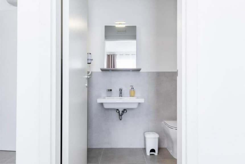 Modern & Functional Rooms In Mestre Brand-new Guesthouse With Free Parkingperfectly Located For Venice: Bus No. 5 Passes Every 10 Minutes And Takes You Directly To The Historic Center In Just A Few Minutes! Rooms Are Equipped With A Comfortable - Mestre