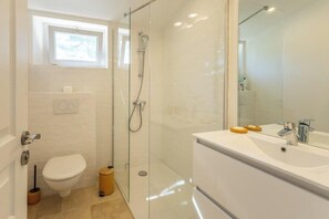Shower, free toiletries, hair dryer, towels - Appartement sur Domaine Aix - Piscine Tennis - Mozart (Aix-en-Provence)