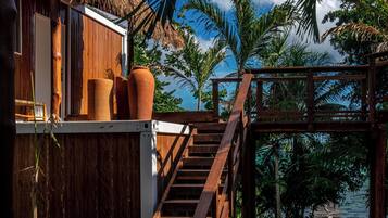 Deluxe Room, Lagoon View | Living area