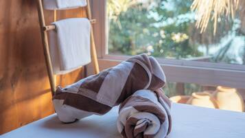 Deluxe Room, Lagoon View | Free WiFi, bed sheets