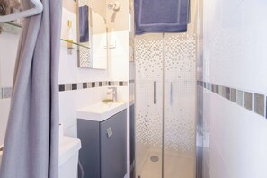 Shower, free toiletries, towels - Studio Terra'ciel - Proche calanques - Piscine (La Ciotat)