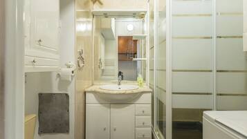 Douche, serviettes fournies