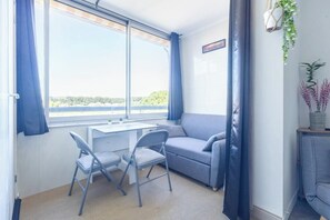 TV - Studio climatisé - Garage privé - Plage à pied - Baie des anges (La Ciotat)