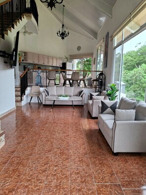 Interior - Villa de Montana en Altos del Maria (sora , Altos del Maria)