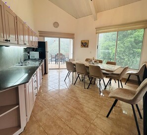 Dining - Villa de Montana en Altos del Maria (sora , Altos del Maria)