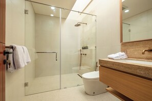 Shower, hair dryer, bidet, towels - Quiet Luxury Villa Uluwatu. Private Pool, Workspace, Airport Pick Up & Butler (Bali)